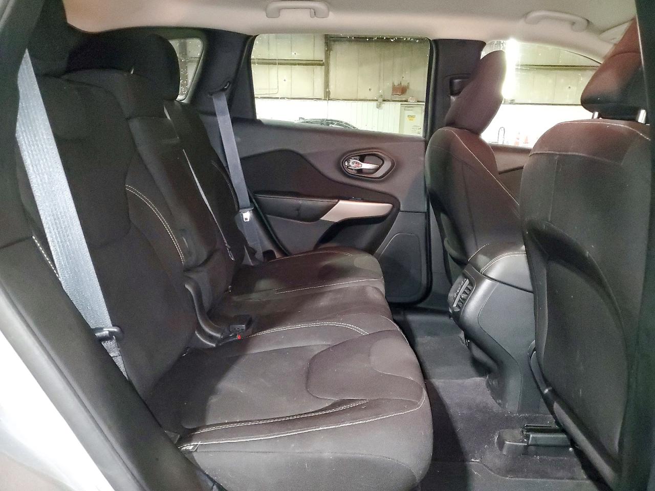 2017 JEEP CHEROKEE LATITUDE photo 31