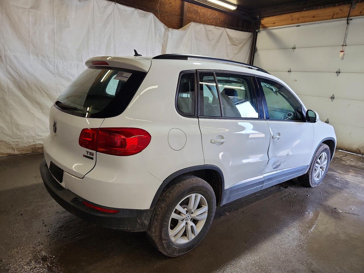 2016 VOLKSWAGEN TIGUAN photo 3