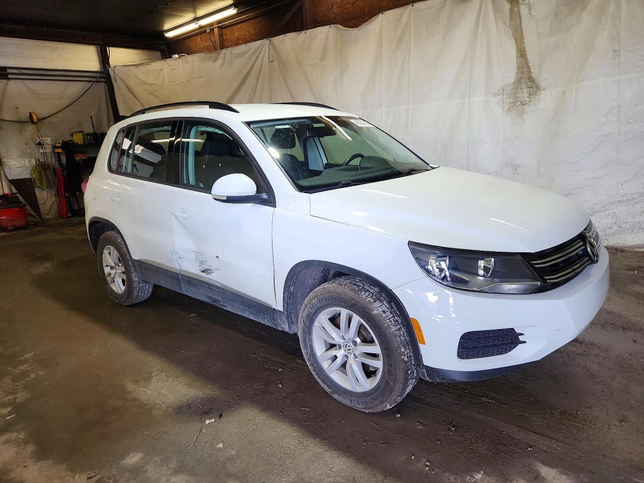 2016 VOLKSWAGEN TIGUAN photo 4