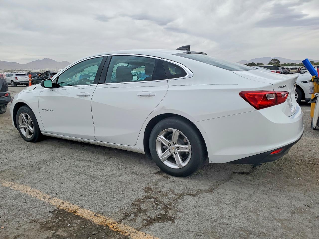 2022 CHEVROLET MALIBU LS photo 2