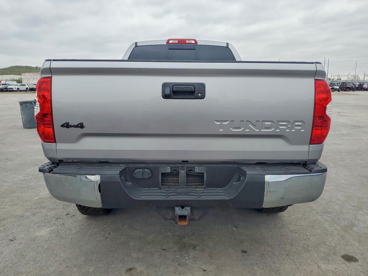 2018 TOYOTA TUNDRA SR5 photo 16