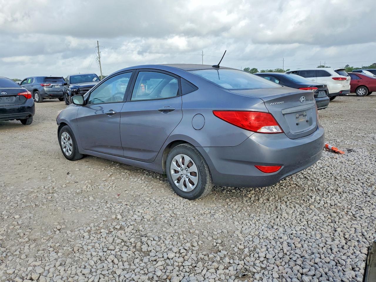 2016 HYUNDAI ACCENT SE photo 2