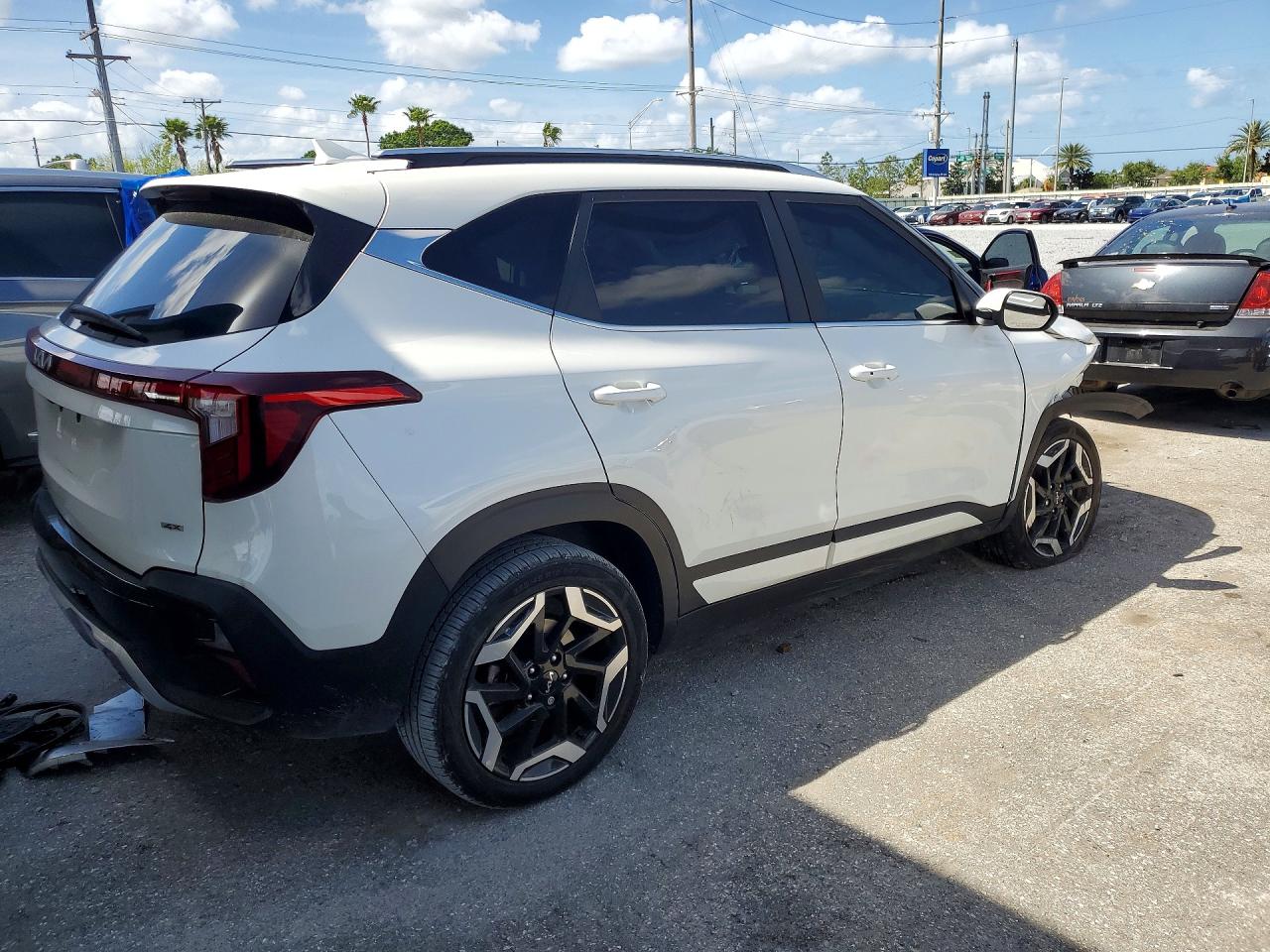 2025 KIA SELTOS SX photo 3
