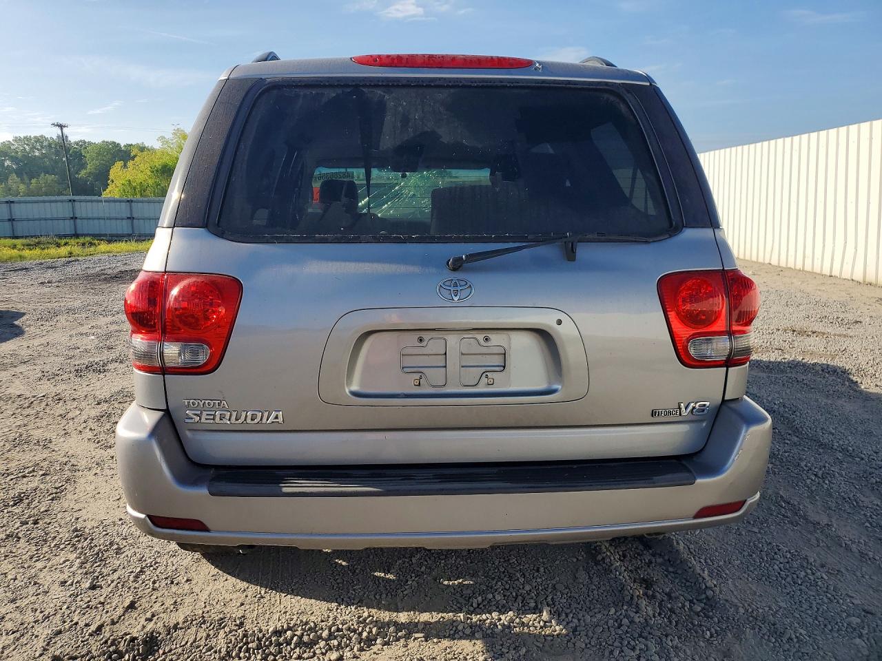 2005 TOYOTA SEQUOIA SR5 photo 11