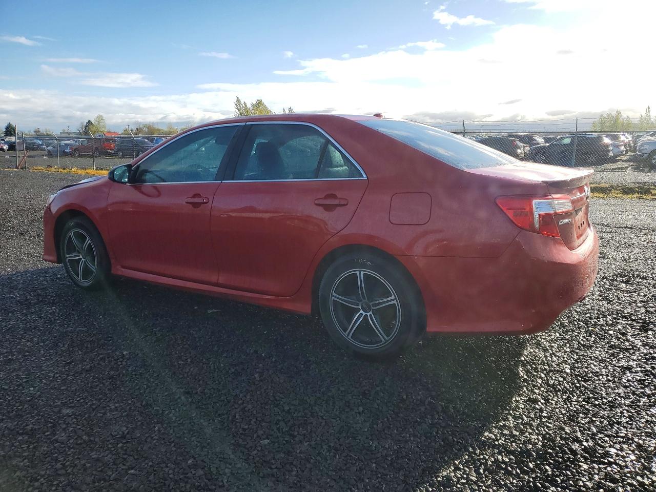 2012 TOYOTA CAMRY SE photo 3