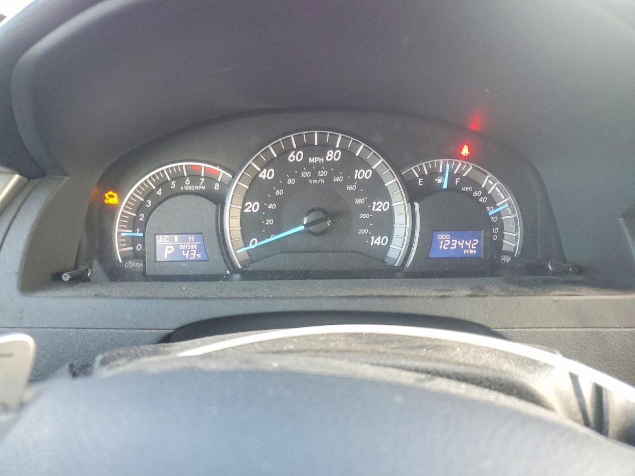 2012 TOYOTA CAMRY SE photo 17