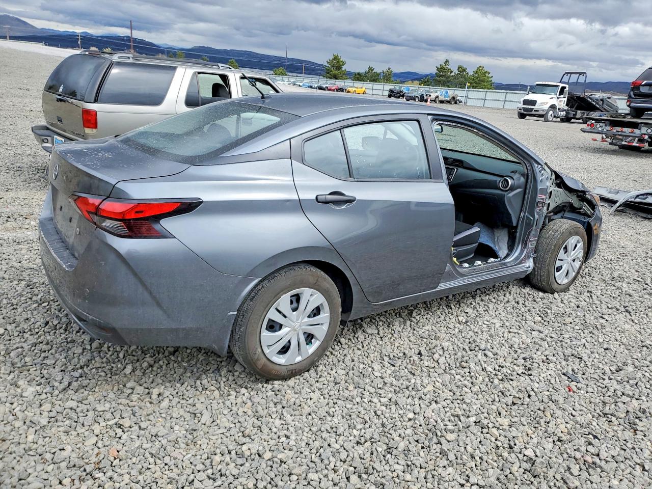 2025 NISSAN VERSA S photo 5