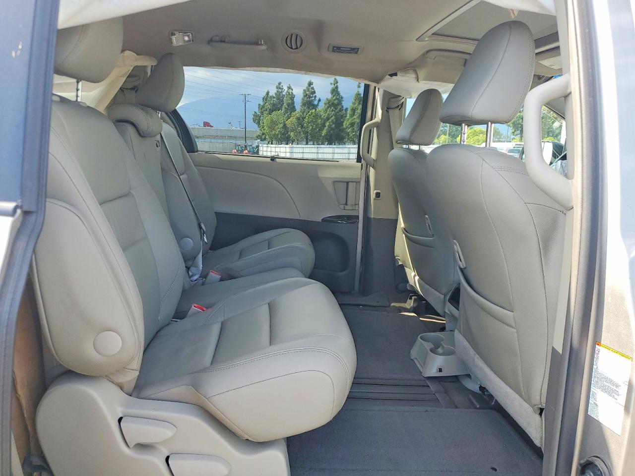 2016 TOYOTA SIENNA XLE 8-PASSENGER photo 21