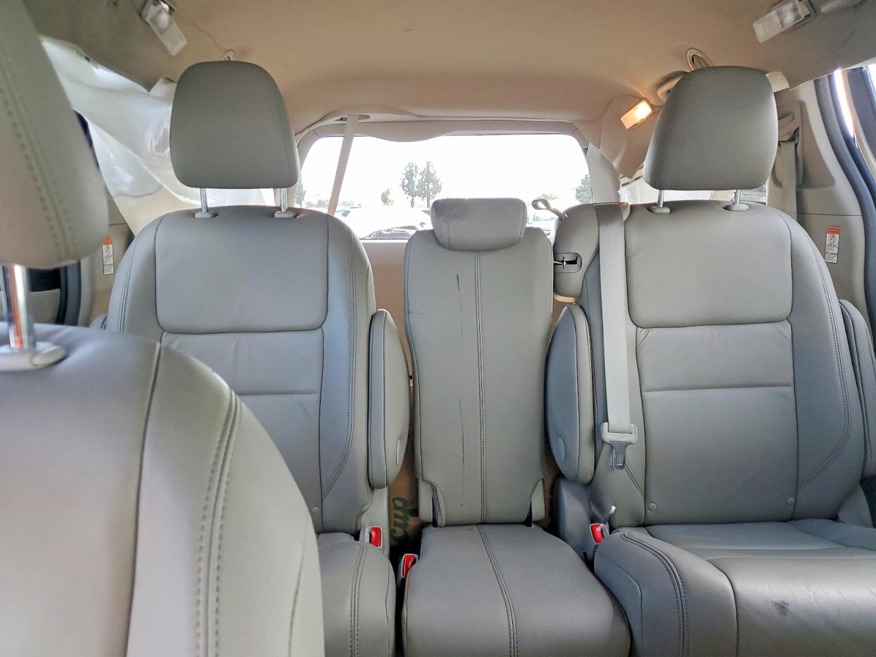 2016 TOYOTA SIENNA XLE 8-PASSENGER photo 19