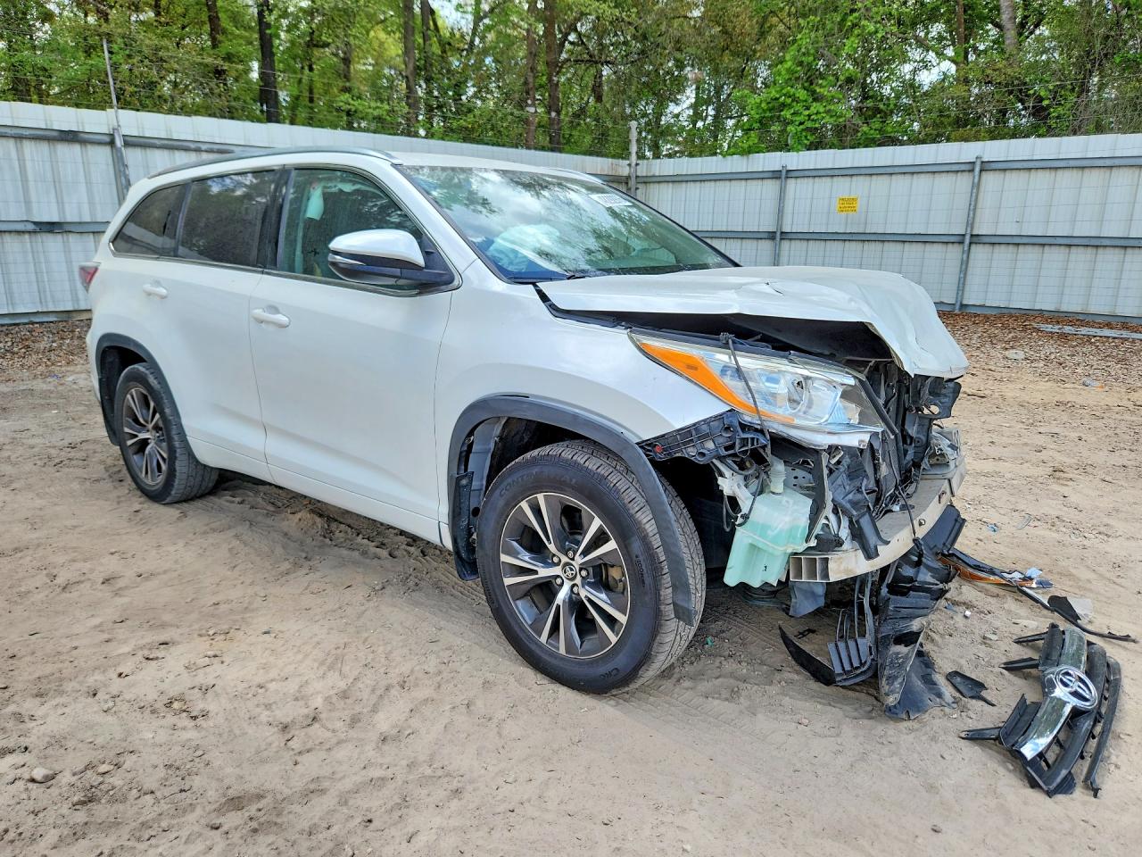 2016 TOYOTA HIGHLANDER XLE photo 10