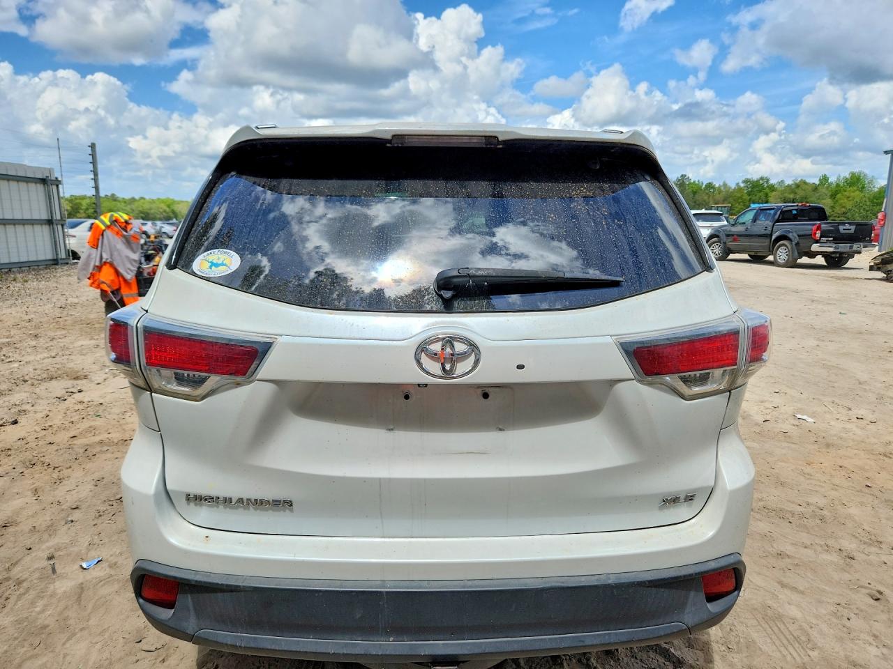 2016 TOYOTA HIGHLANDER XLE photo 16