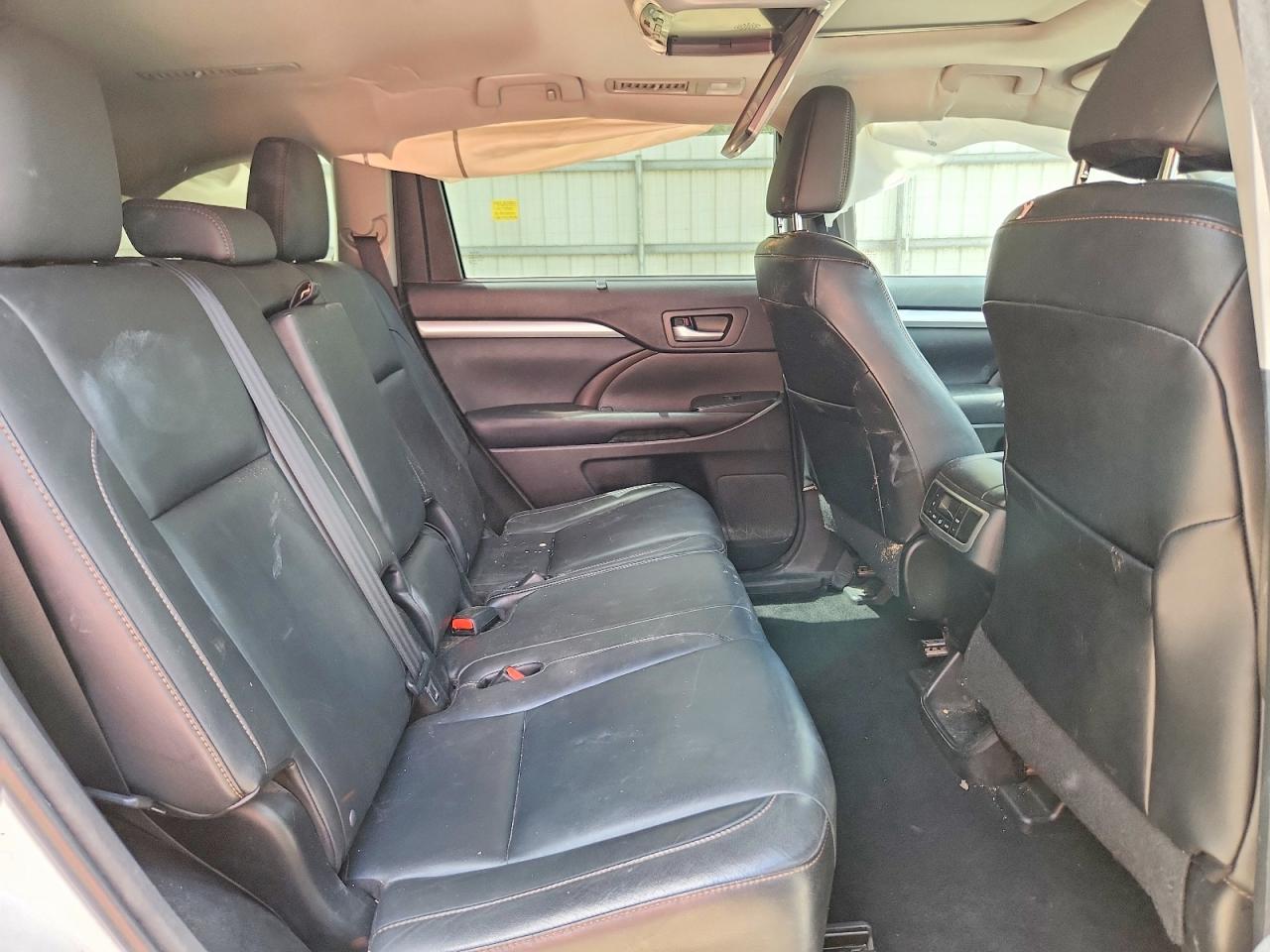 2016 TOYOTA HIGHLANDER XLE photo 31
