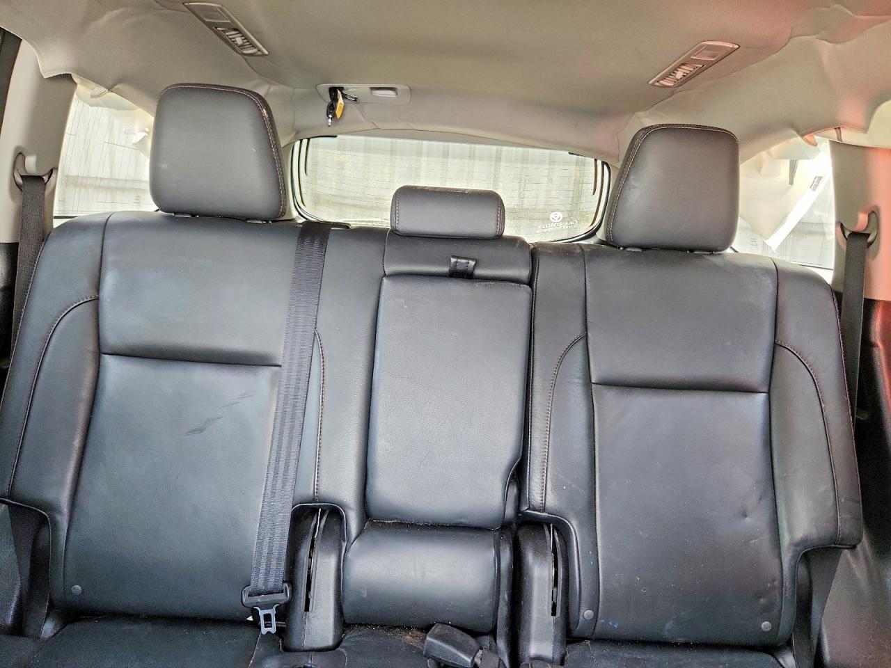 2016 TOYOTA HIGHLANDER XLE photo 28