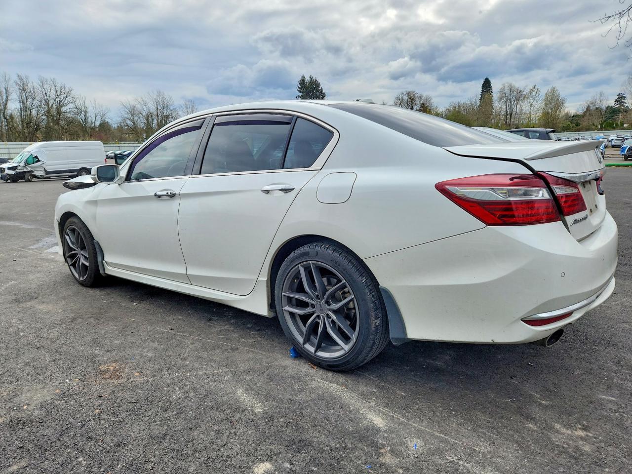 2016 HONDA ACCORD TOURING photo 2