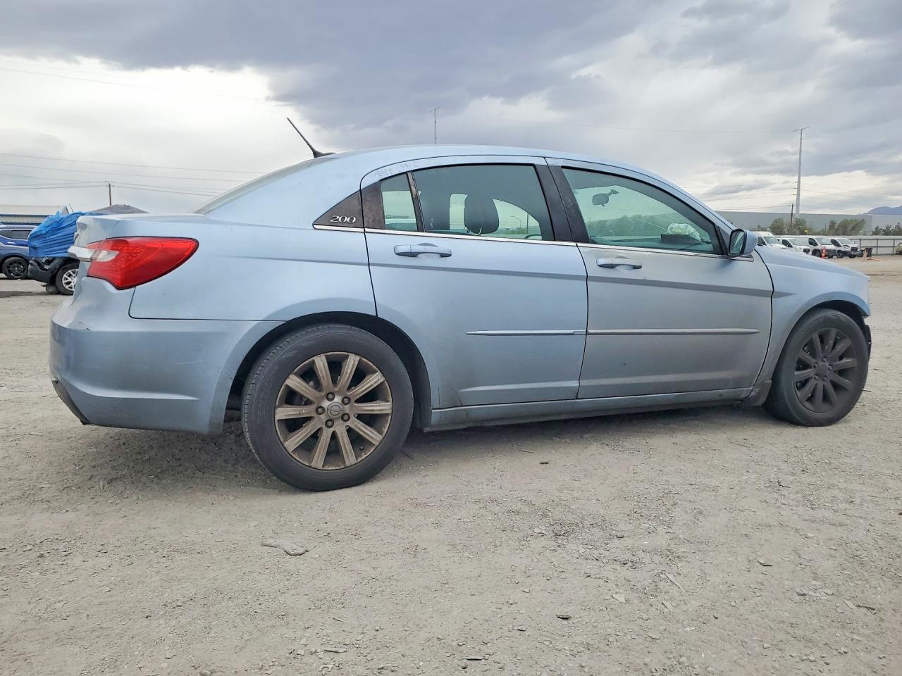 2013 CHRYSLER 200 TOURING photo 7