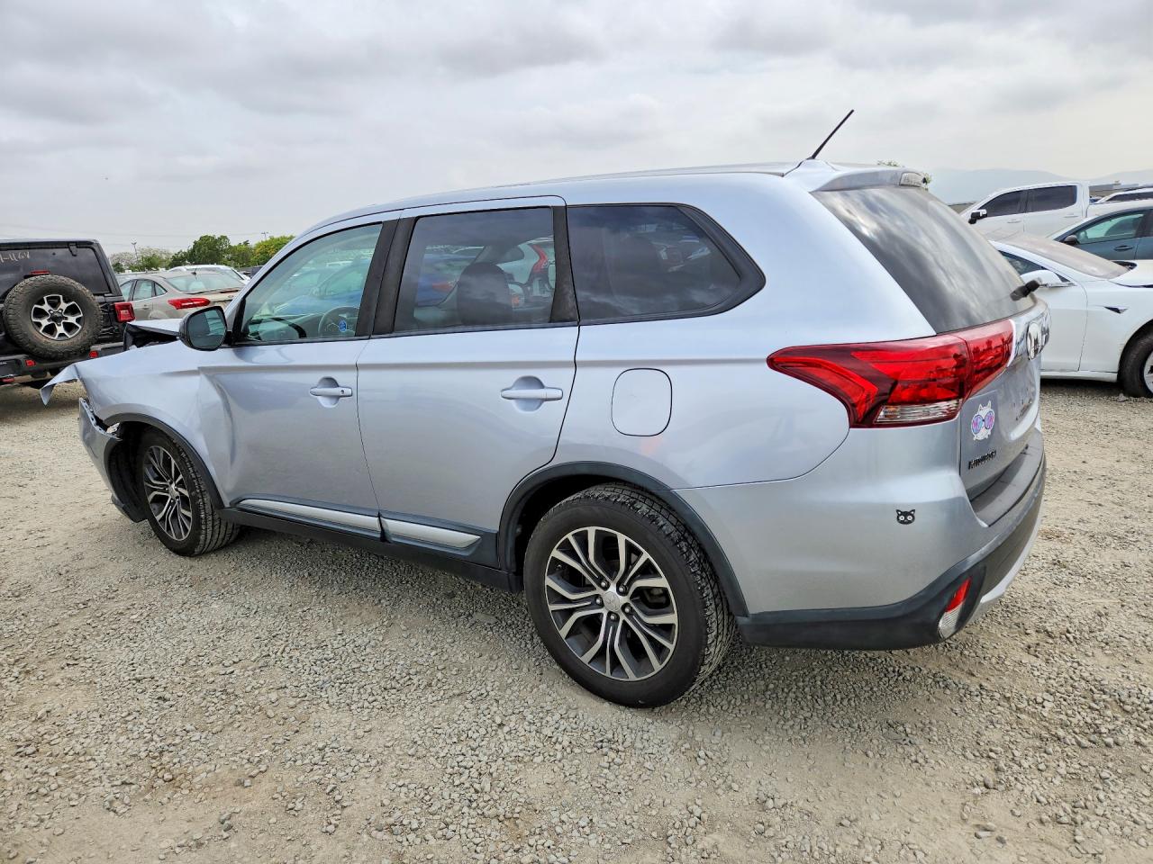 2016 MITSUBISHI OUTLANDER ES photo 3