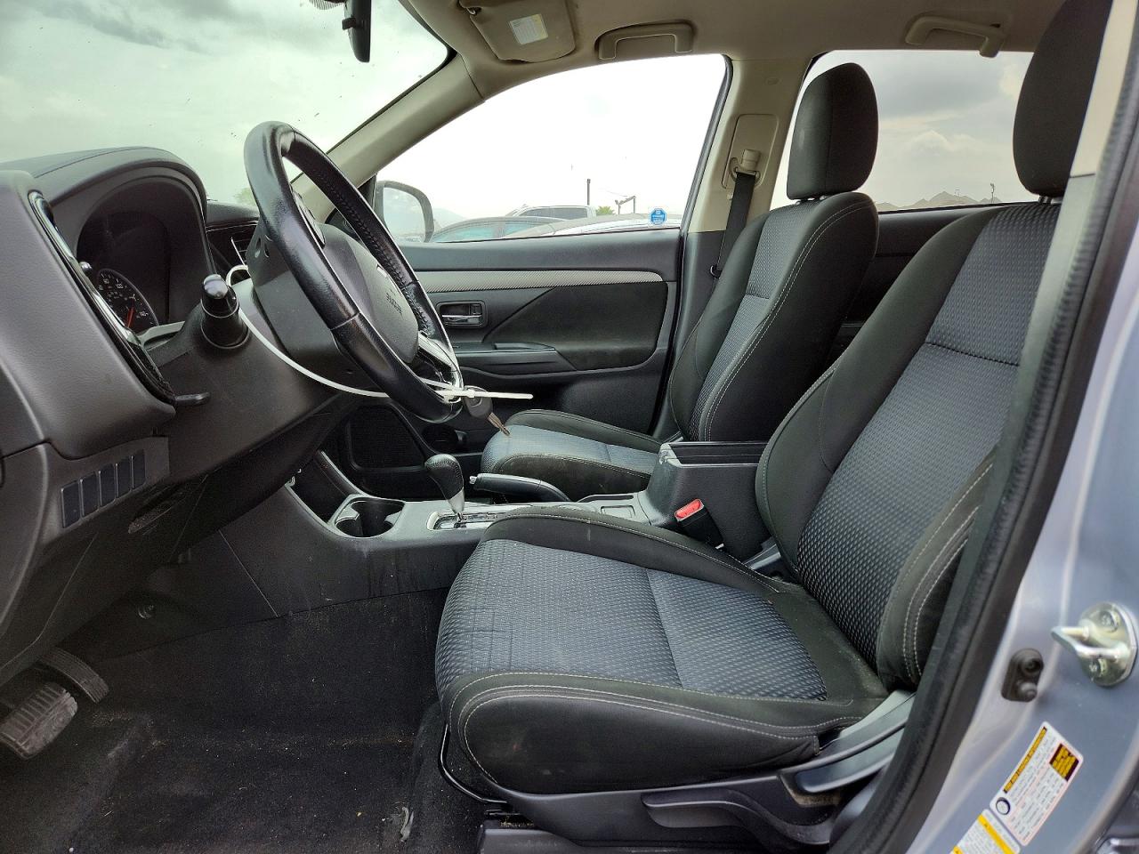 2016 MITSUBISHI OUTLANDER ES photo 13