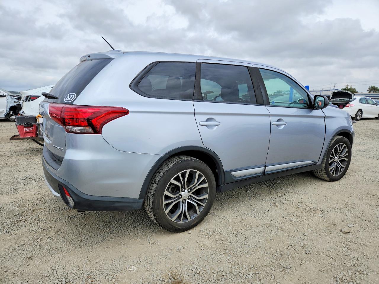 2016 MITSUBISHI OUTLANDER ES photo 5