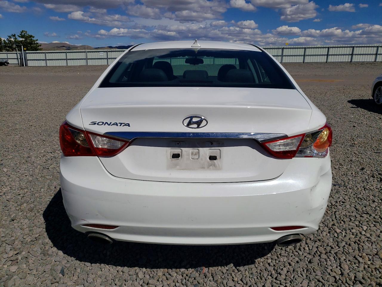 2013 HYUNDAI SONATA SE photo 11