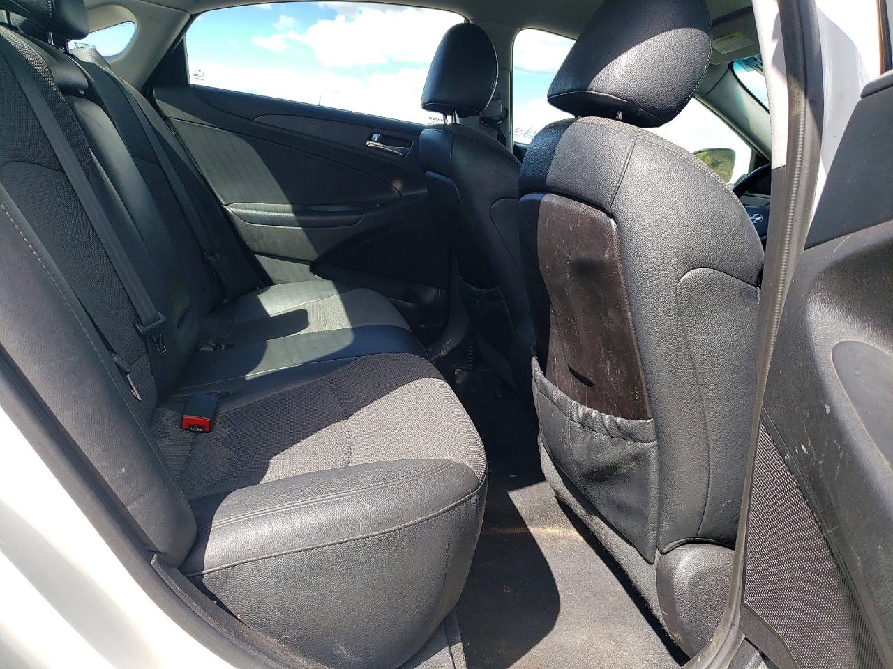 2013 HYUNDAI SONATA SE photo 19