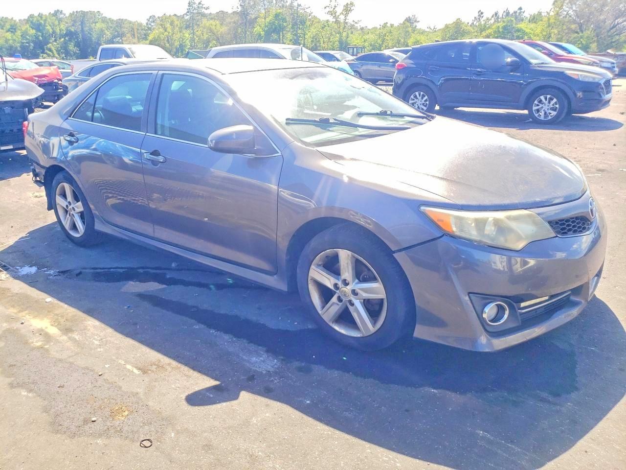2014 TOYOTA CAMRY SE photo 7