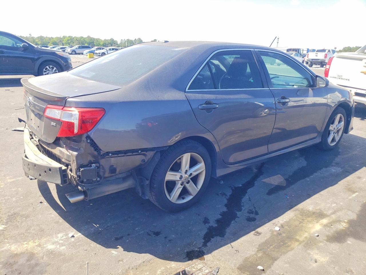 2014 TOYOTA CAMRY SE photo 5