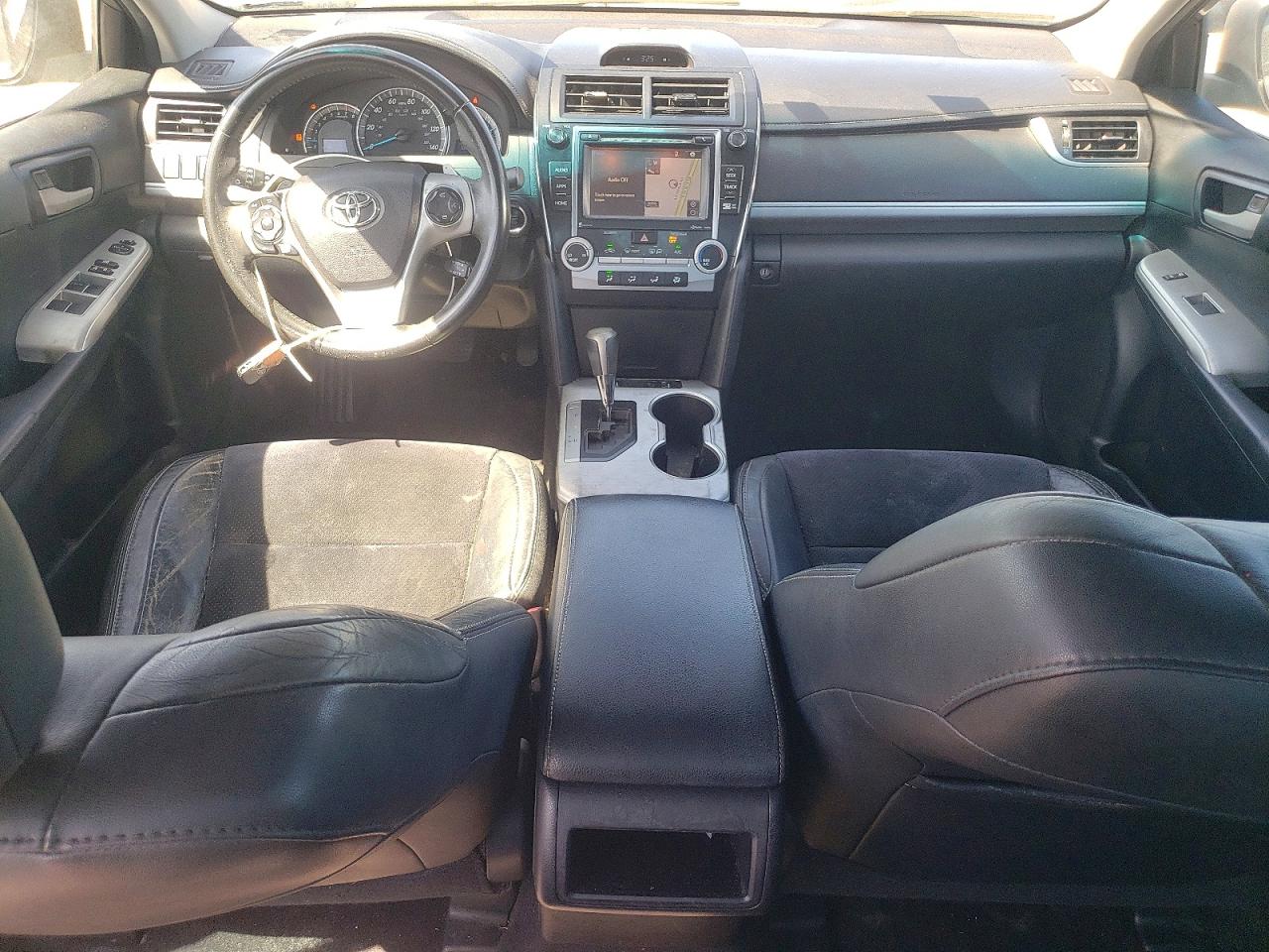 2014 TOYOTA CAMRY SE photo 15