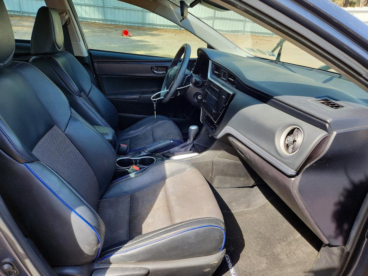 2017 TOYOTA COROLLA SE photo 13