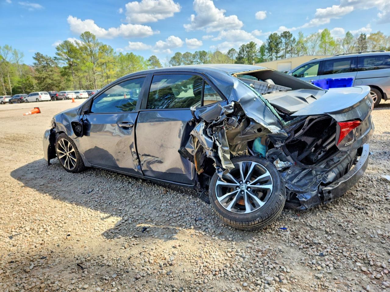 2017 TOYOTA COROLLA SE photo 3