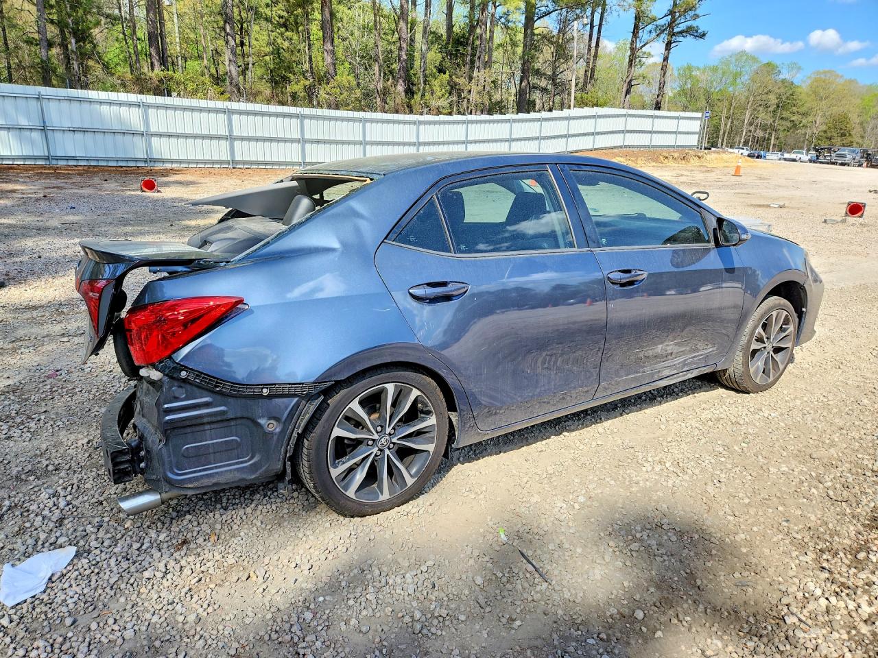 2017 TOYOTA COROLLA SE photo 5