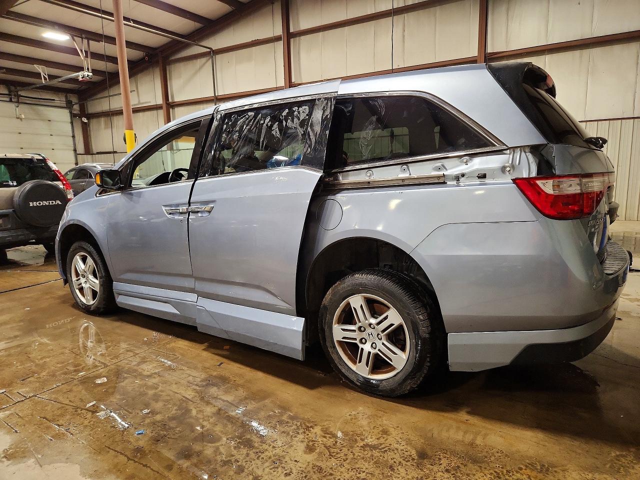 2012 HONDA ODYSSEY TOURING photo 3