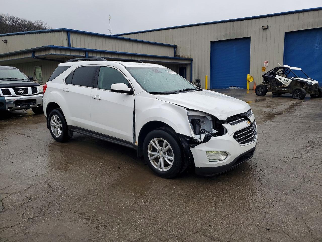 2017 CHEVROLET EQUINOX LT photo 4
