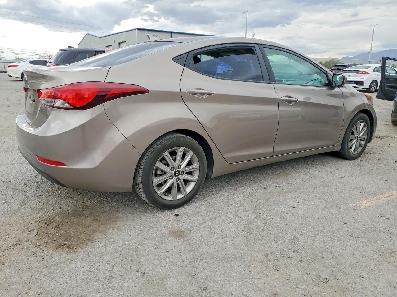 2015 HYUNDAI ELANTRA SE photo 7