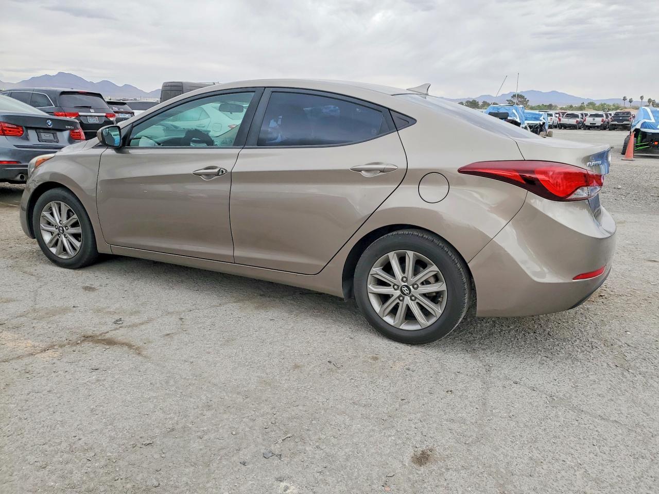 2015 HYUNDAI ELANTRA SE photo 4