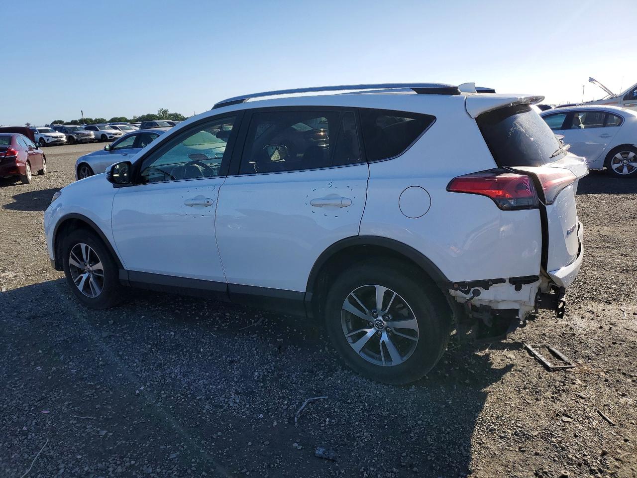 2016 TOYOTA RAV4 XLE photo 3