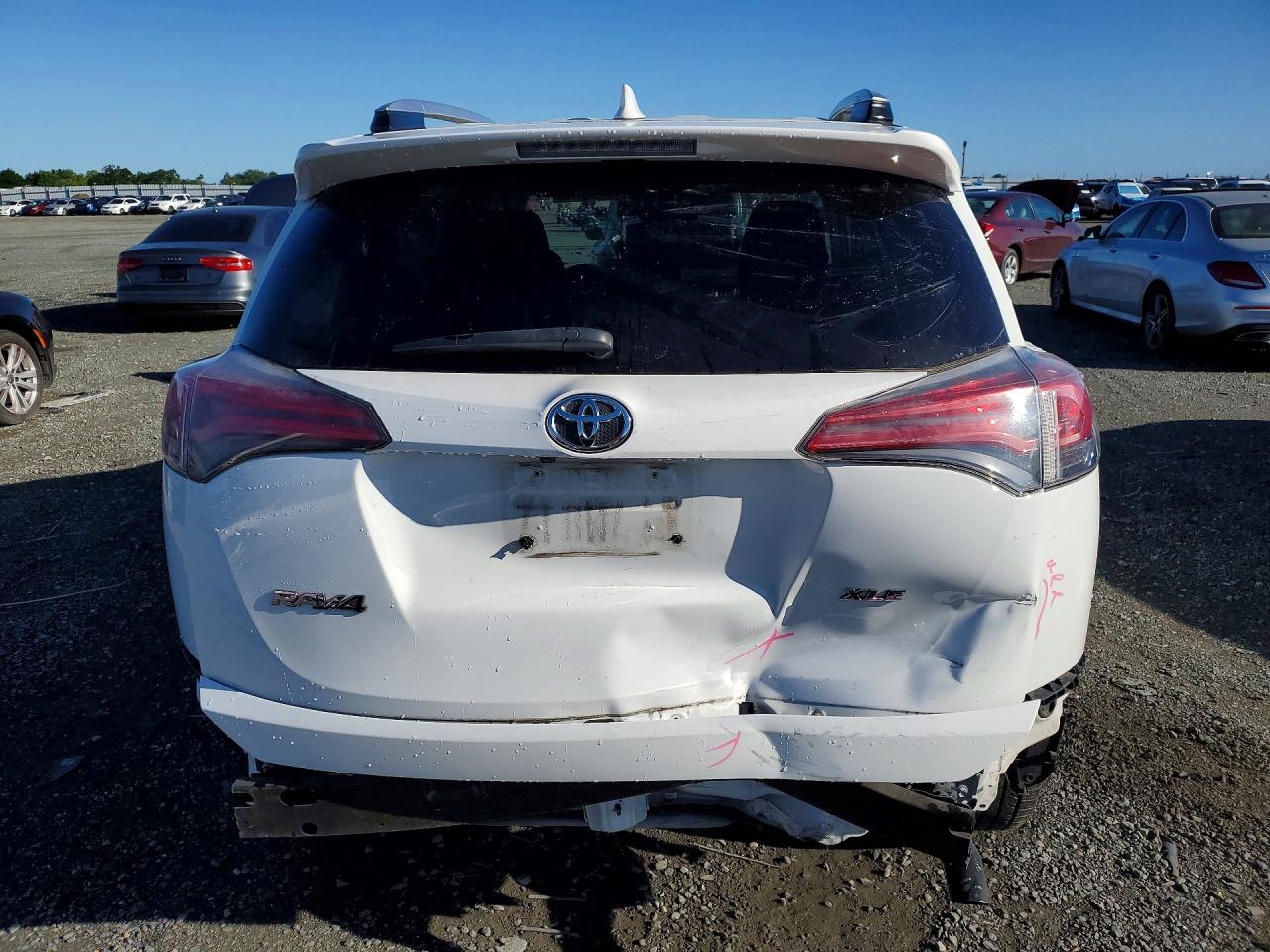 2016 TOYOTA RAV4 XLE photo 11
