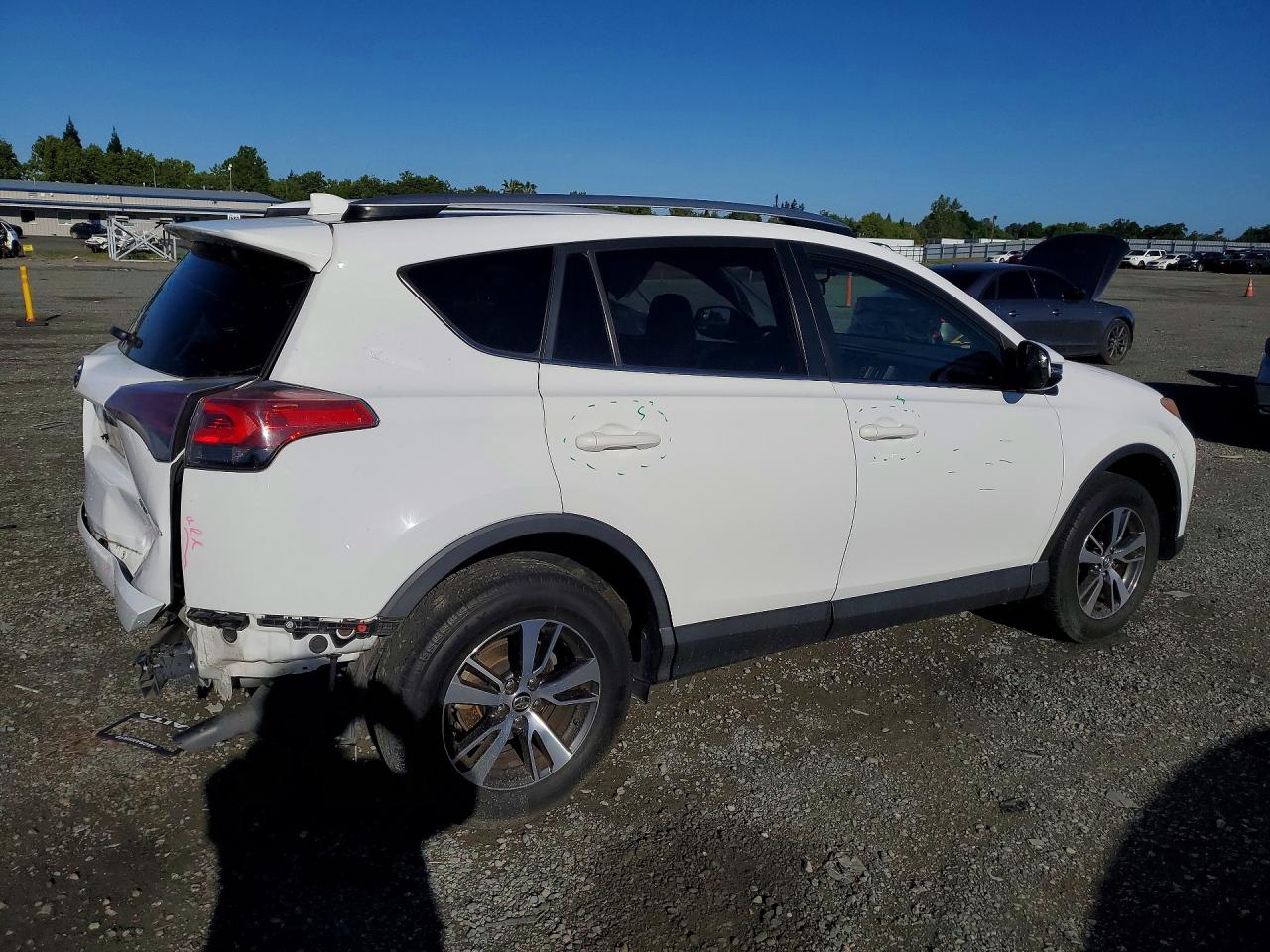 2016 TOYOTA RAV4 XLE photo 5