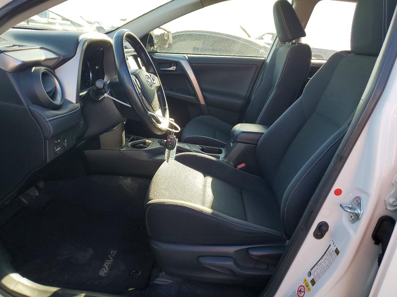 2016 TOYOTA RAV4 XLE photo 13