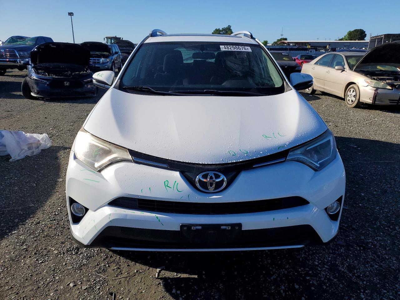2016 TOYOTA RAV4 XLE photo 9