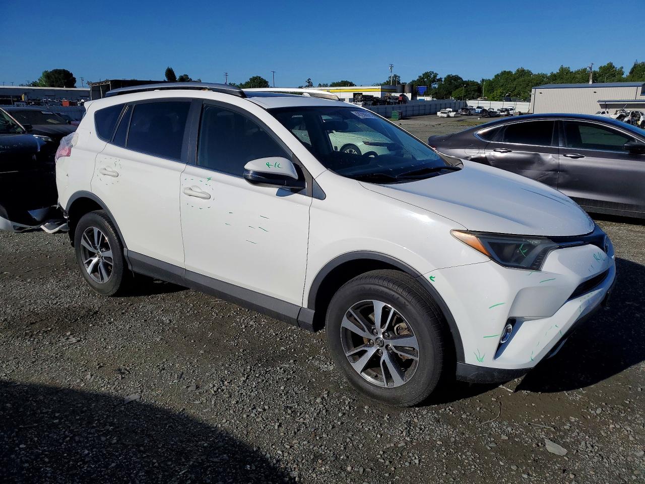 2016 TOYOTA RAV4 XLE photo 7