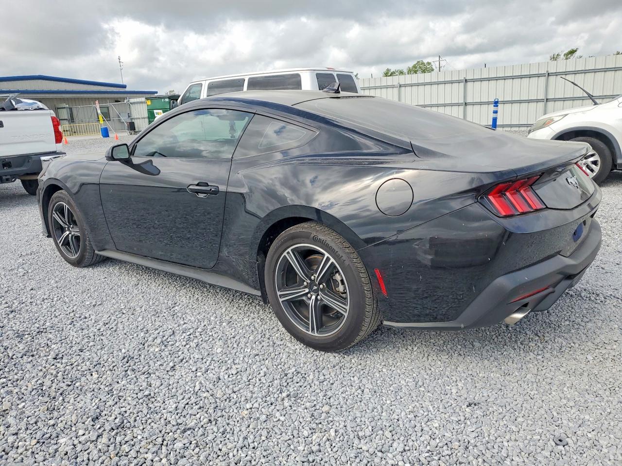 2025 FORD MUSTANG photo 4
