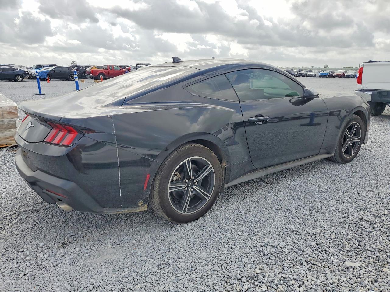 2025 FORD MUSTANG photo 7