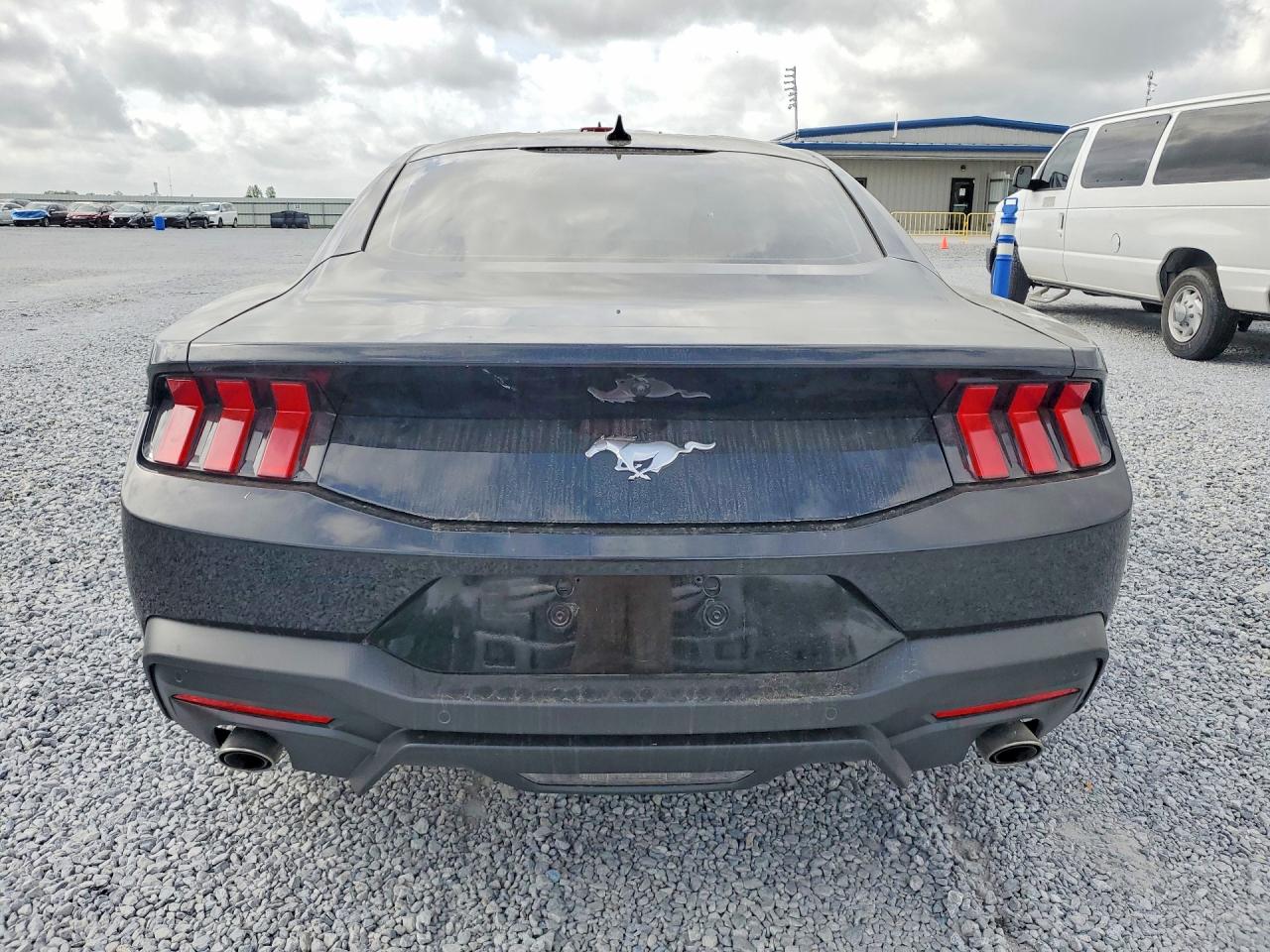 2025 FORD MUSTANG photo 16