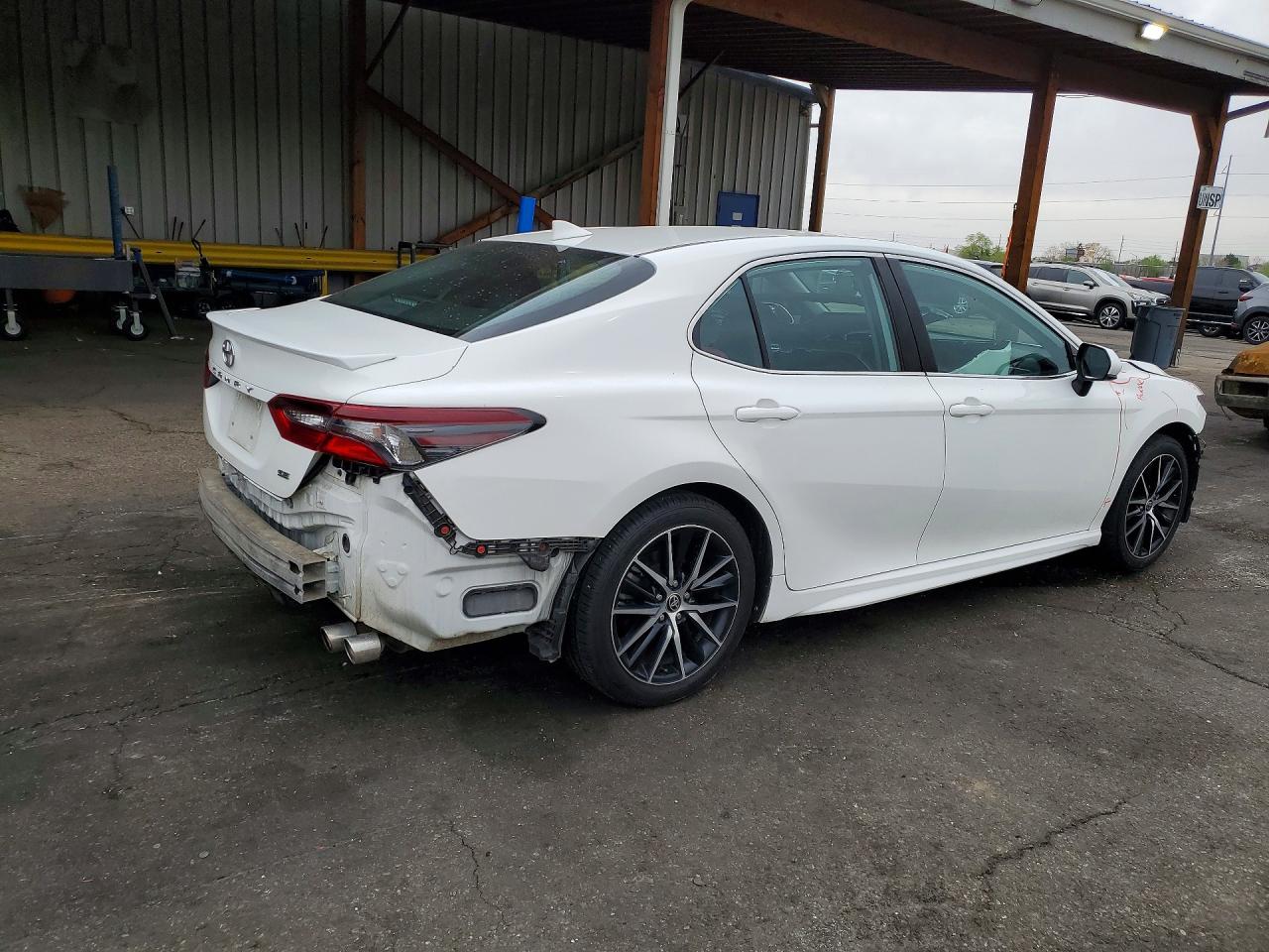 2021 TOYOTA CAMRY SE photo 7