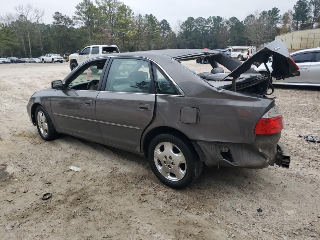 2003 TOYOTA AVALON XL photo 3