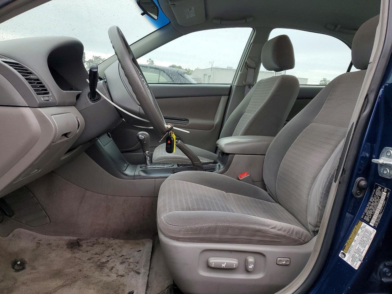 2005 TOYOTA CAMRY LE photo 13