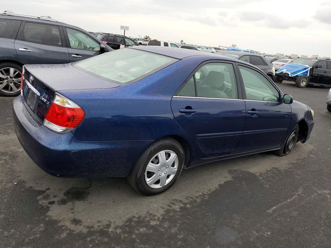 2005 TOYOTA CAMRY LE photo 5