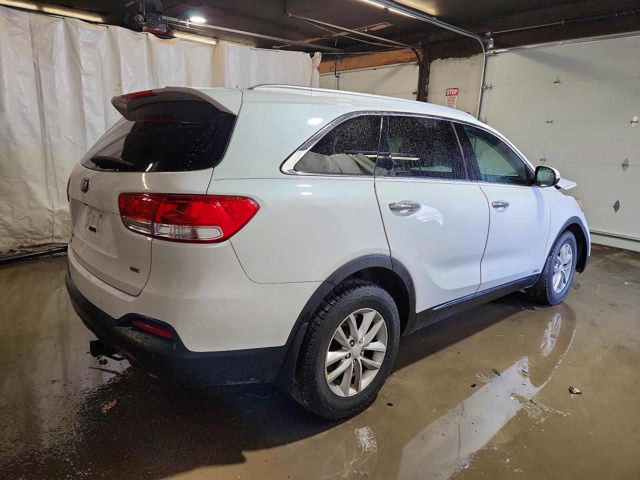 2016 KIA SORENTO LX photo 7
