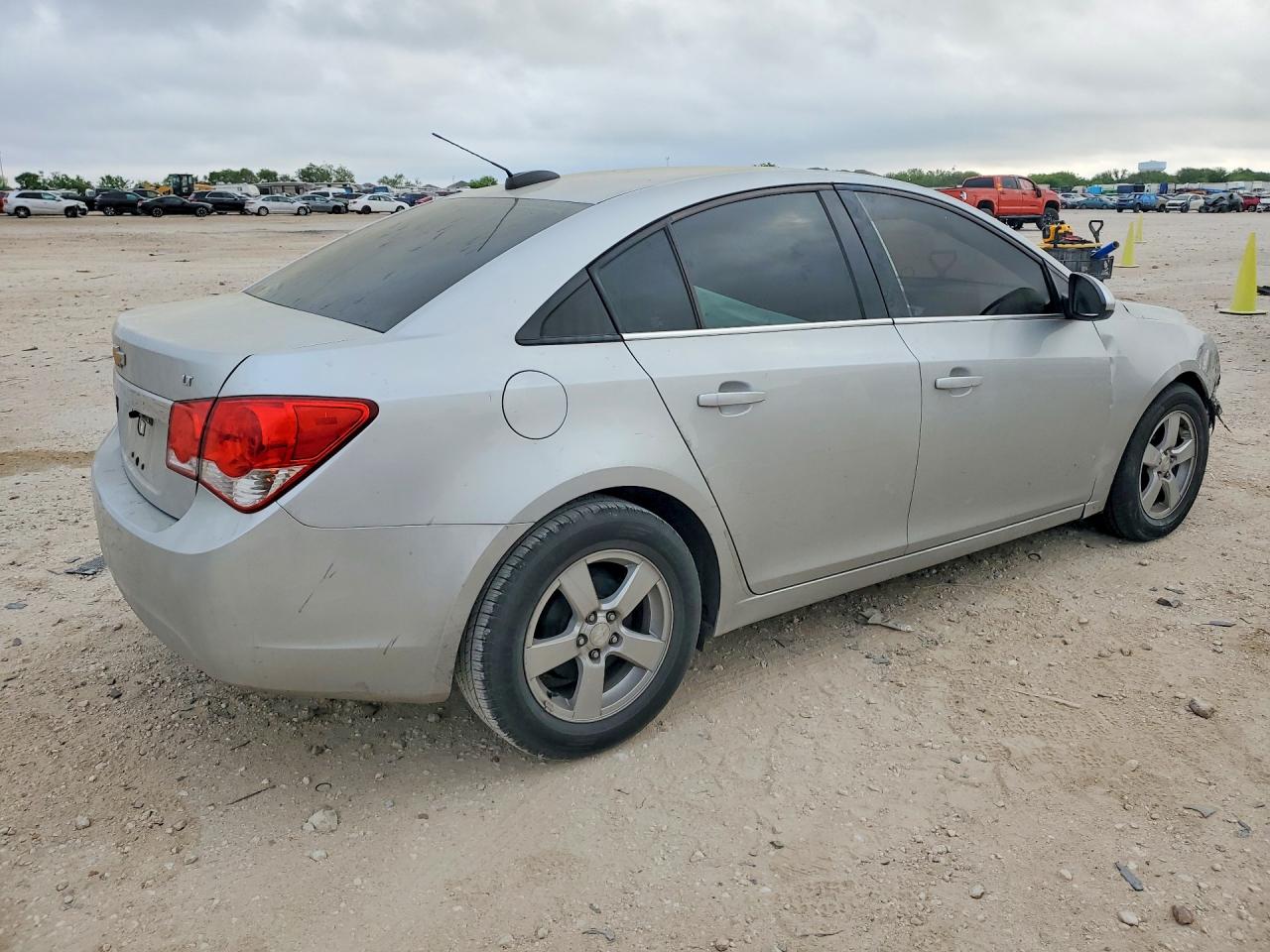 2015 CHEVROLET CRUZE LT photo 3