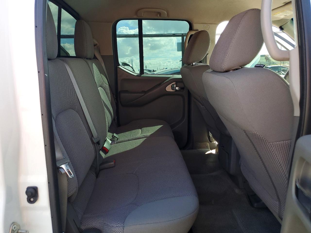 2017 NISSAN FRONTIER SV photo 19